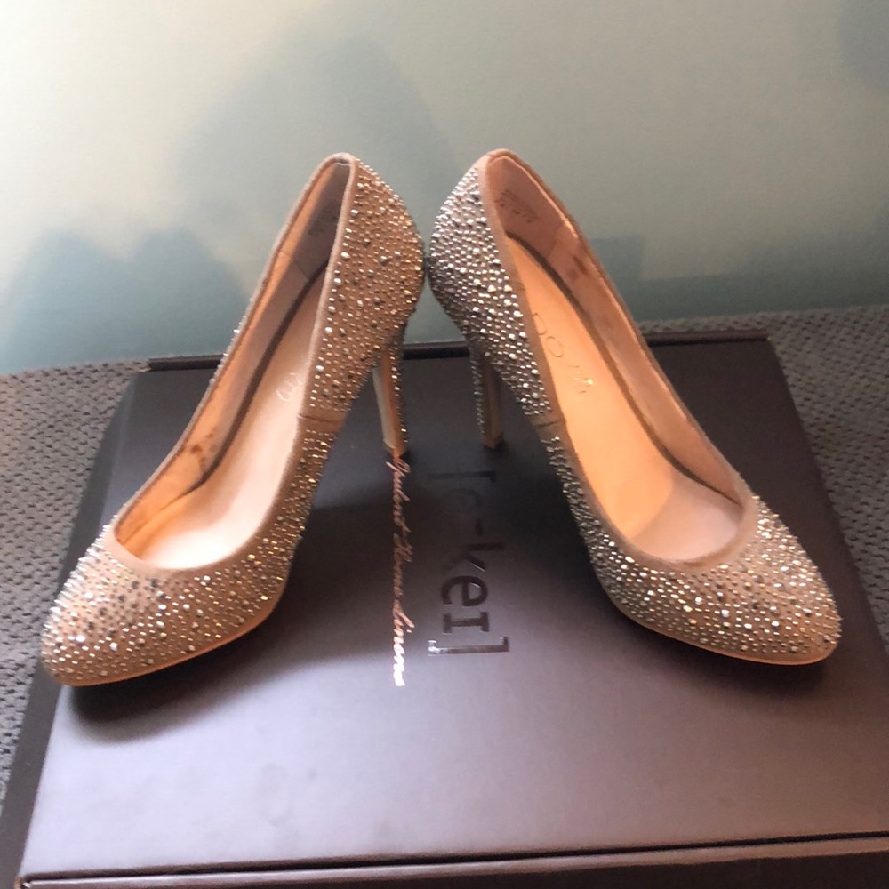 Aldo gottfriedo size 38 nude spikes heels
